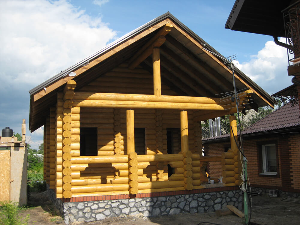 Строительство бани из оцилиндрованного бревна